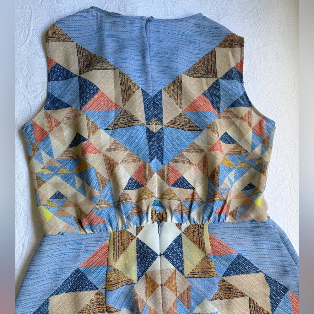 BCBGMaxAzria Geometric Print Midi Dress Sleeveless Pastel Blue Coral Accents 10 - Picture 6 of 14
